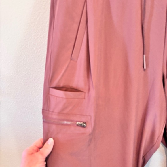 NWT Athleta Venture Pants in Hero(Mauve), size 22, Athleisure Activewear Comfy - Picture 3 of 14